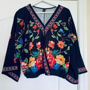 Women's Black Floral Print Batwing Sleeve Top | Size: L